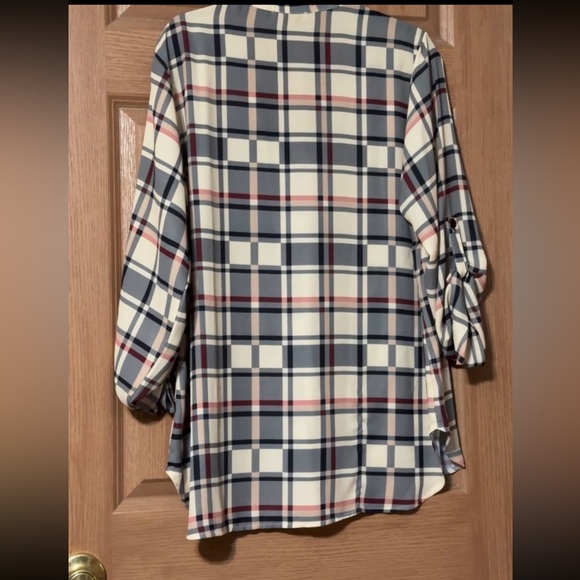 TIMESON V NECK TOP WITH 3/4 ROLLED SLEEVES NWOT SIZE XL - Picture 3 of 5